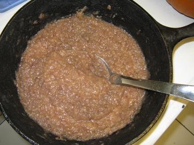 The final product--delicious homemade applesauce