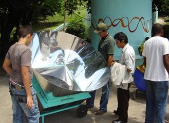 Solar Box Cooker with panels all around